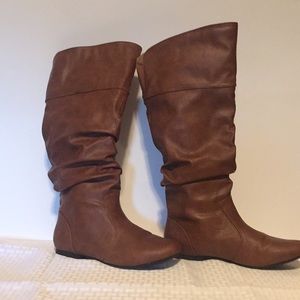 Boots NWOT-Size 7